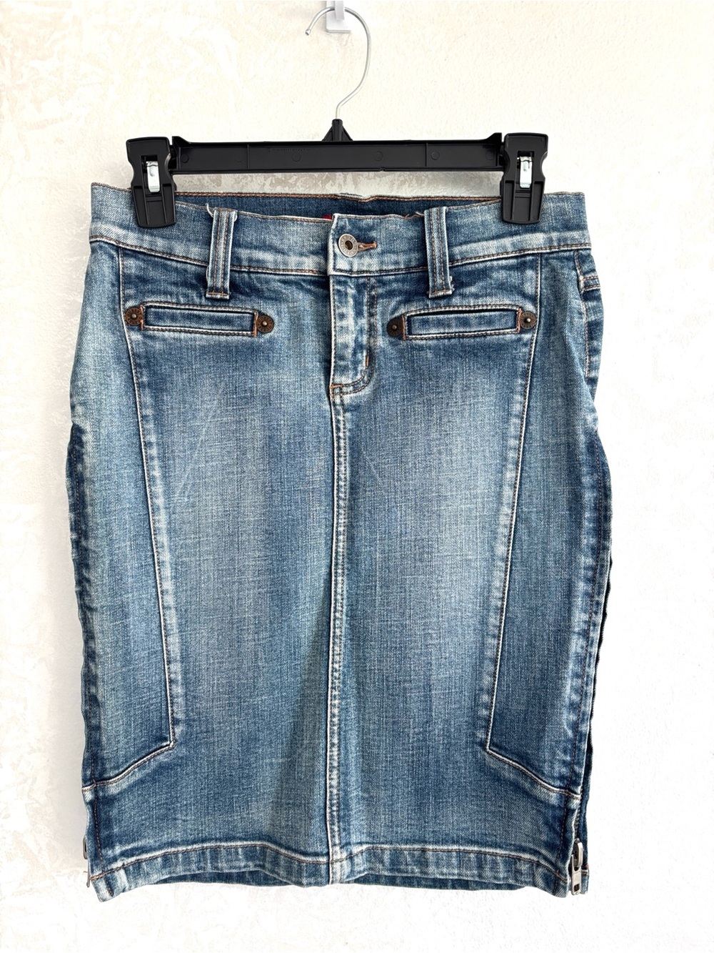 Guess denim stretch mini skirt with side zippers Size 26
